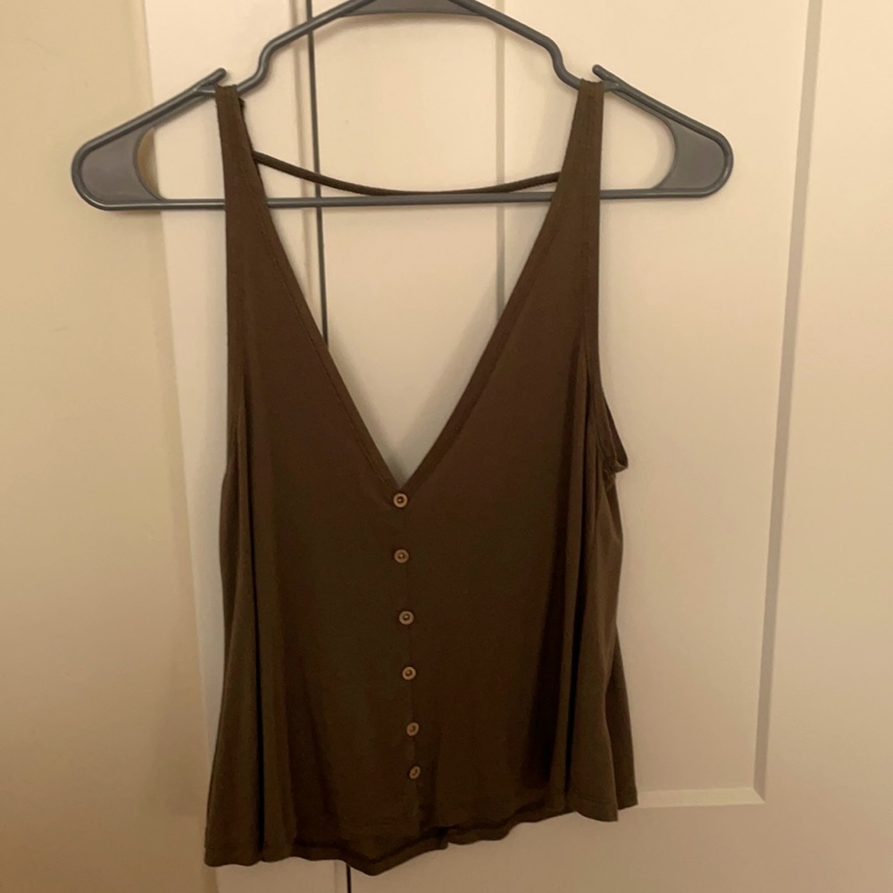 Green low front and back flowy tank top from Buckle